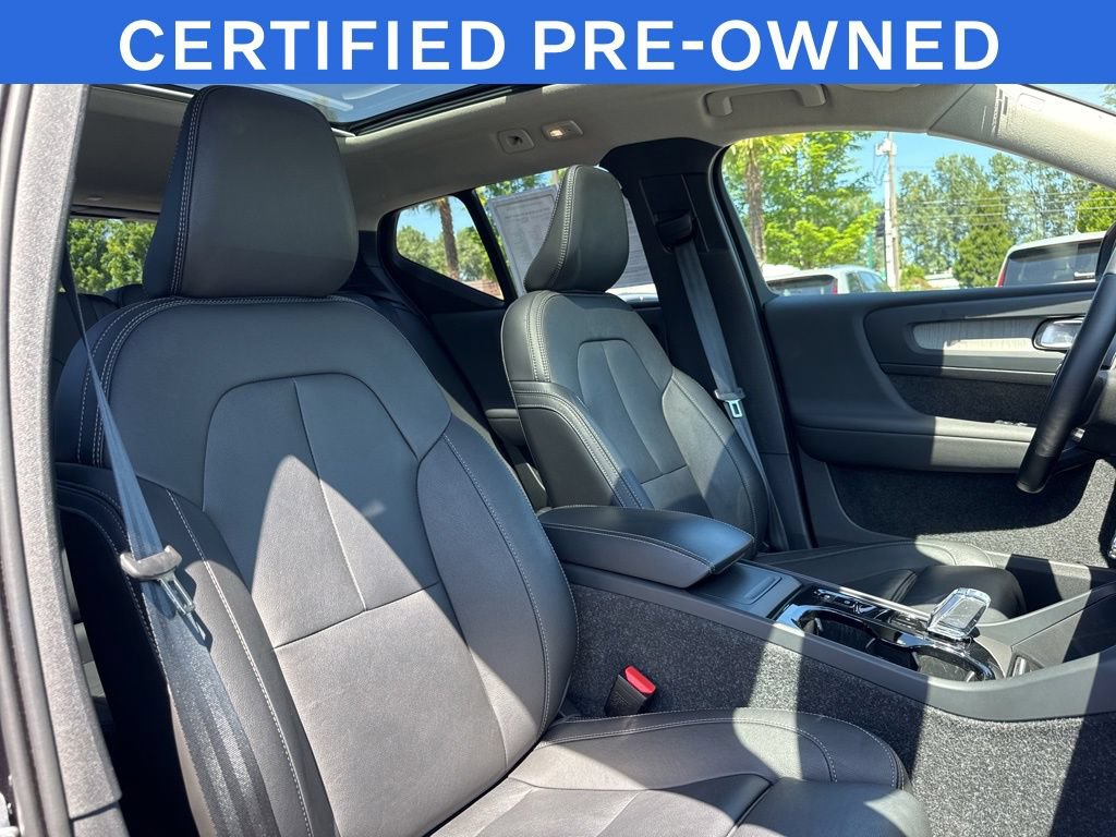 Certified 2025 Volvo XC40 B5 Plus AWD/4WD image 21