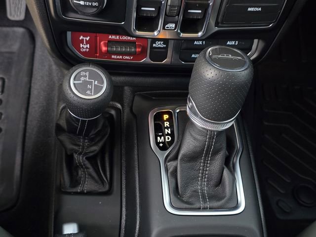 Used 2025 Jeep Gladiator Mojave w/ Convenience Group AWD/4WD image 26