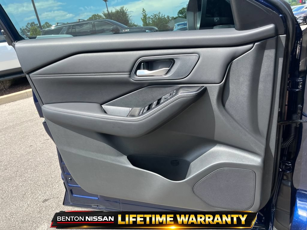Certified 2026 Nissan Rogue Dark Armor FWD image 12