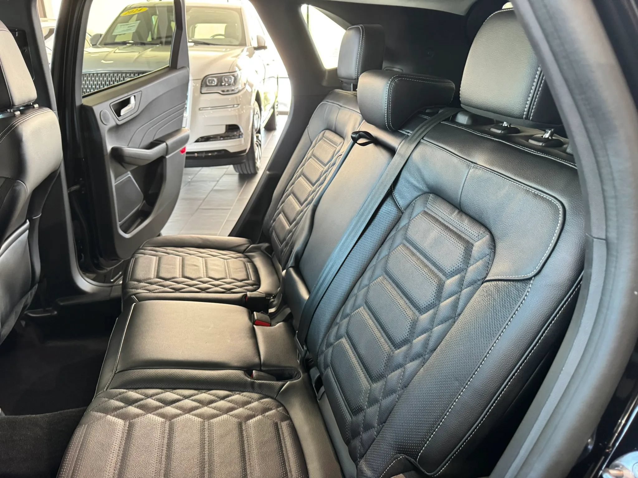 Used 2023 Ford Escape Platinum w/ Premium Technology Package AWD/4WD image 16