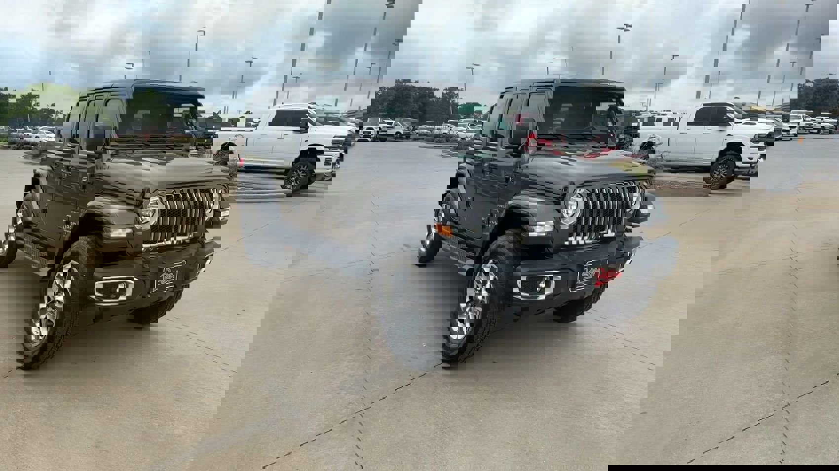 Used 2020 Jeep Wrangler Unlimited Sahara image 2