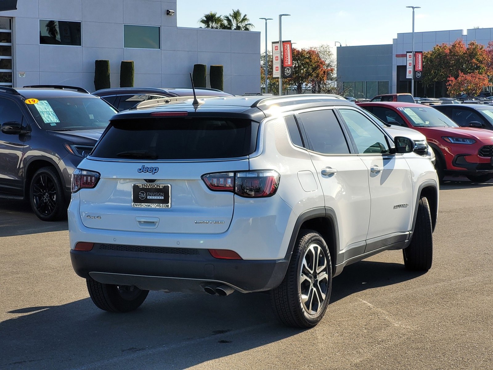 Used 2022 Jeep Compass Limited w/ Mopar Graphics Package image 5