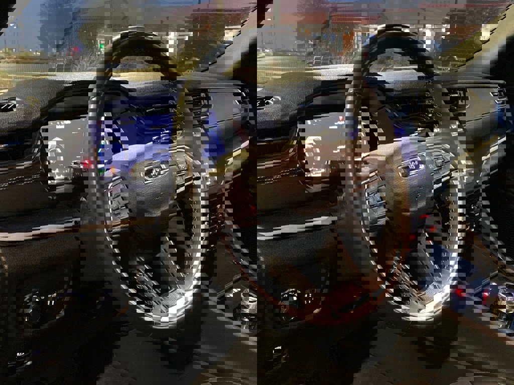 Used 2023 Jeep Grand Cherokee L Laredo image 9