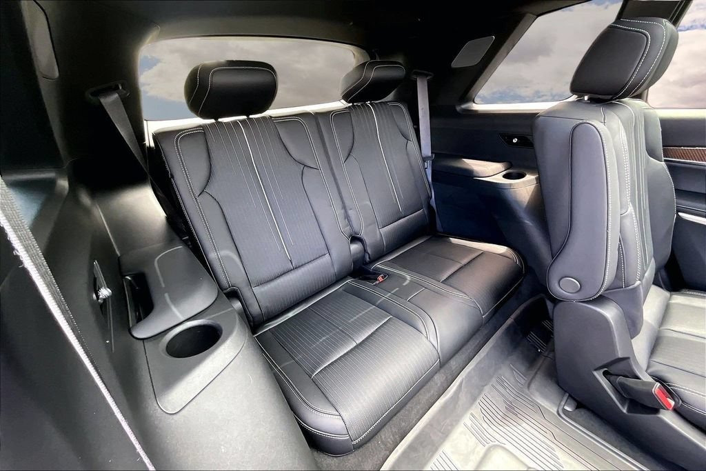 Certified 2026 Cadillac Vistiq Premium Luxury w/ LPO, Floor Liner Package AWD/4WD image 26