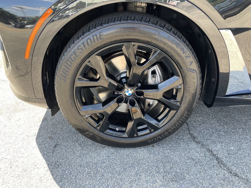 Used 2023 BMW X7 xDrive40i w/ Premium Package AWD/4WD image 9