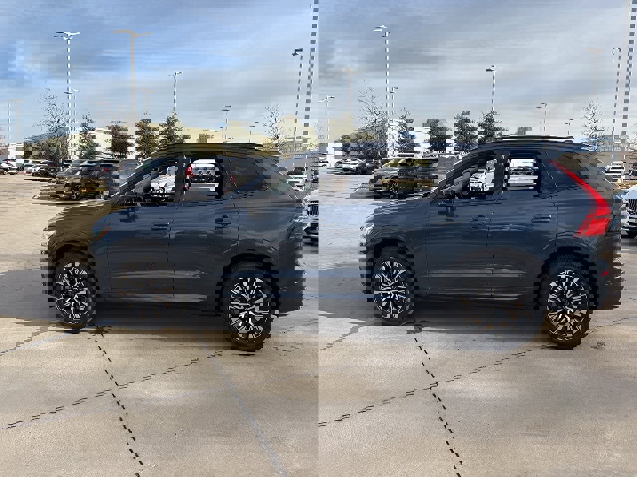 Certified 2024 Volvo XC60 B5 Plus w/ Protection Package Premier image 8