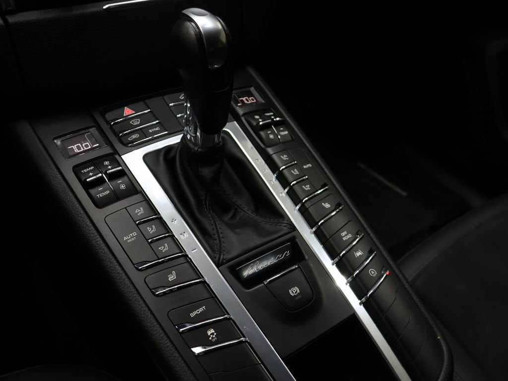 Used 2018 Porsche Macan Sport Edition image 23
