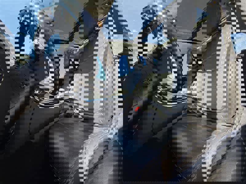 Used 2023 Mercedes-Benz GLC 300 4MATIC w/ Exclusive Trim Package image 6