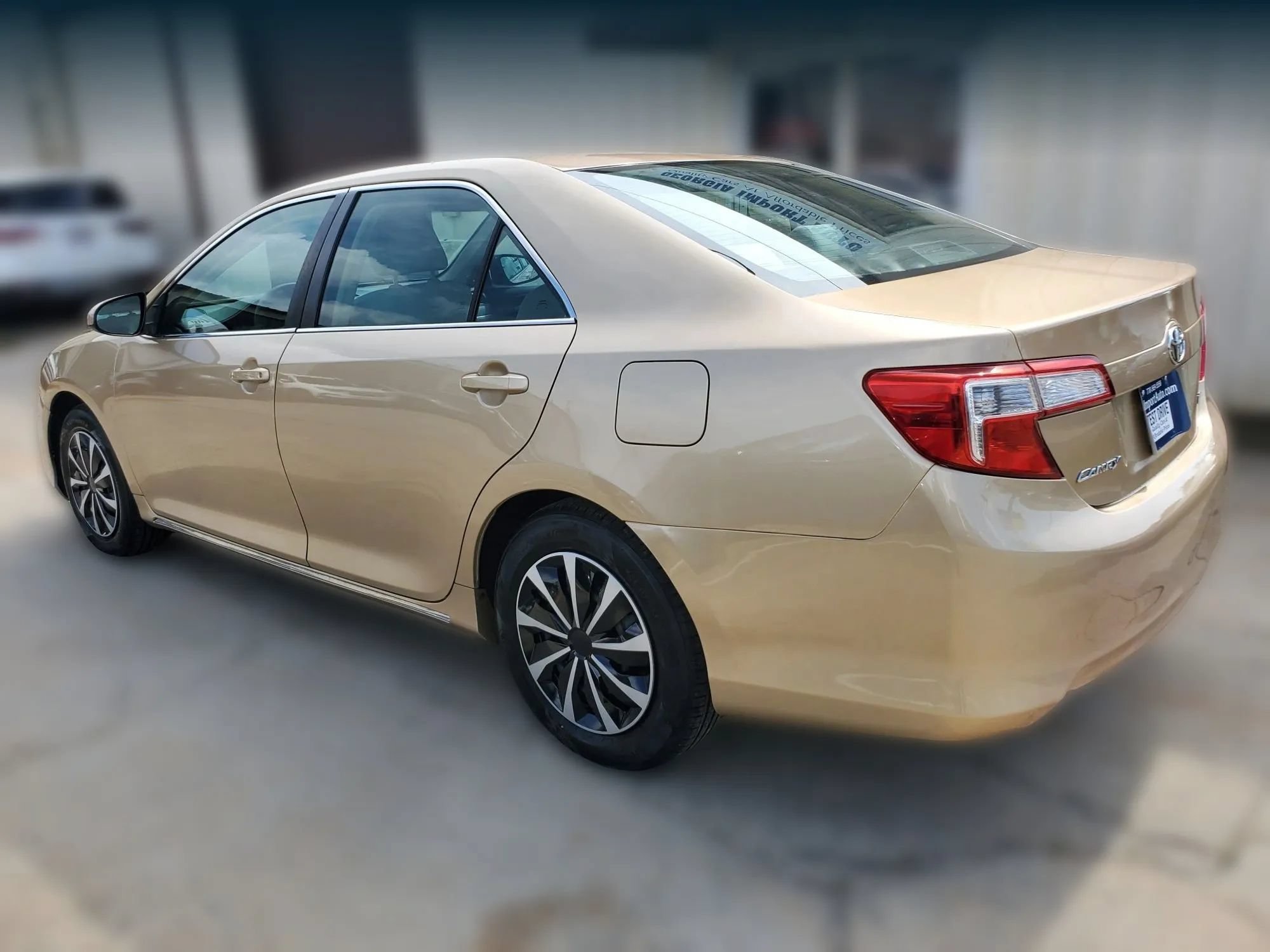 Used 2012 Toyota Camry LE FWD image 4