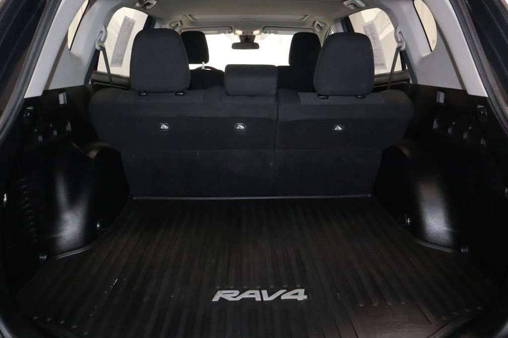 Used 2018 Toyota RAV4 XLE w/ Plus Extra Value Package FWD image 17