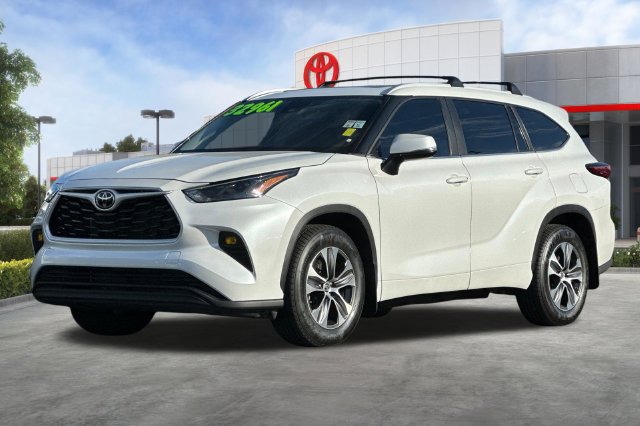 Used 2023 Toyota Highlander XLE FWD image 9