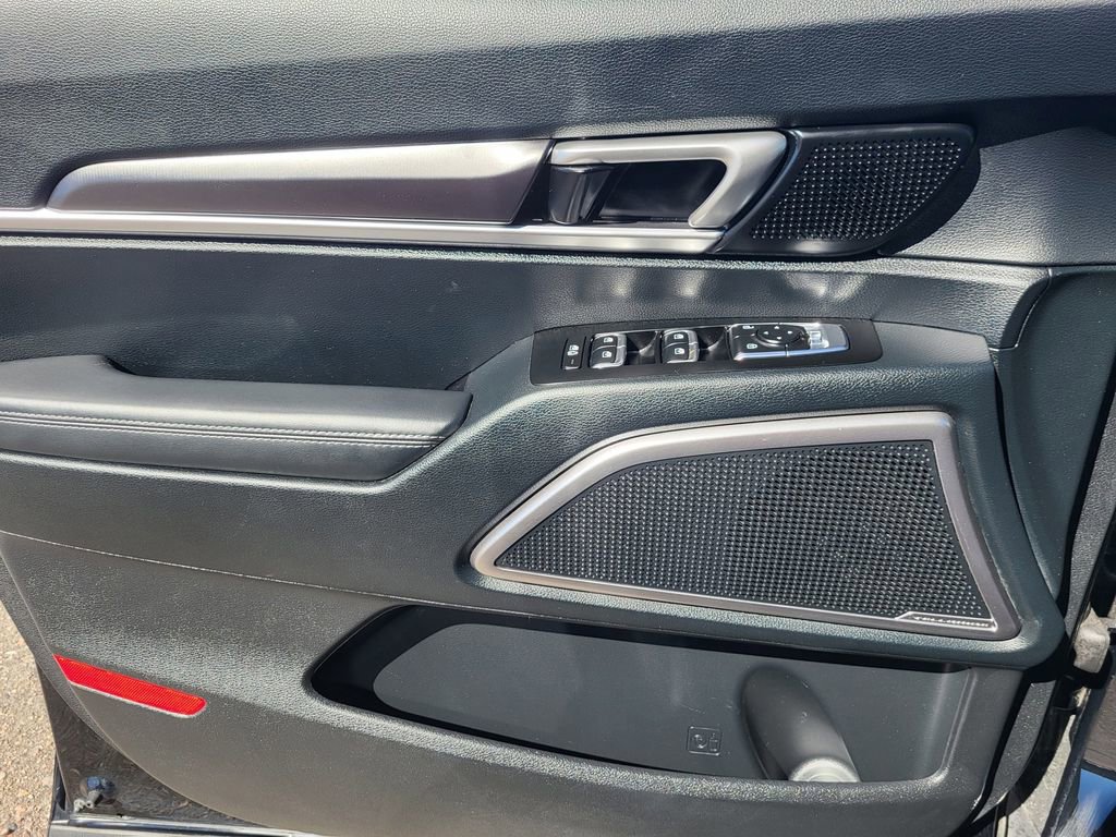 Certified 2025 Kia Telluride S image 8