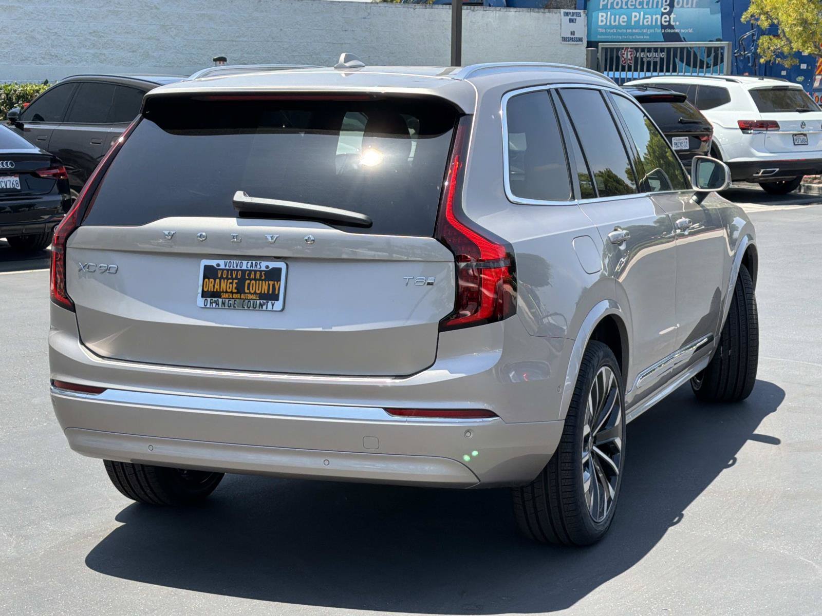 New 2026 Volvo XC90 T8 Plus w/ Protection Package Premier AWD/4WD image 6