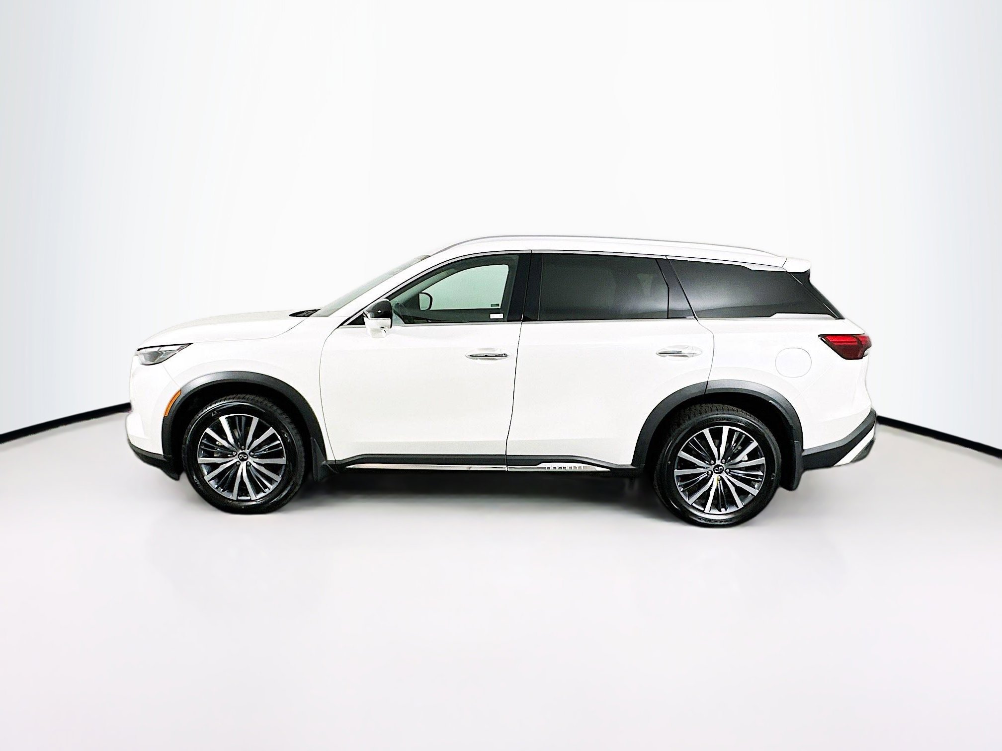 Used 2023 INFINITI QX60 Sensory w/ Vision Package image 4