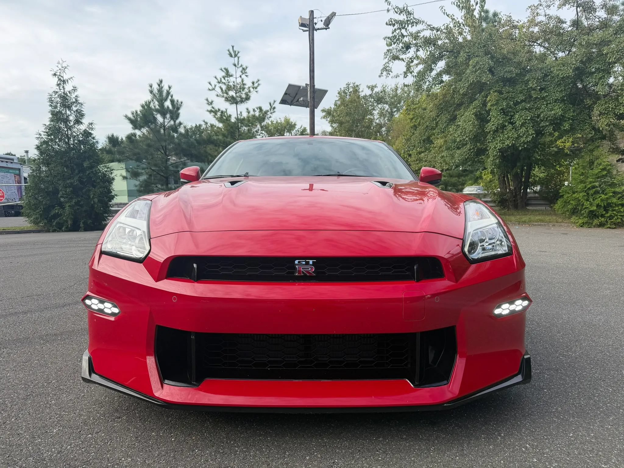 Used 2024 Nissan GT-R Premium w/ Premium Interior Package AWD/4WD image 8