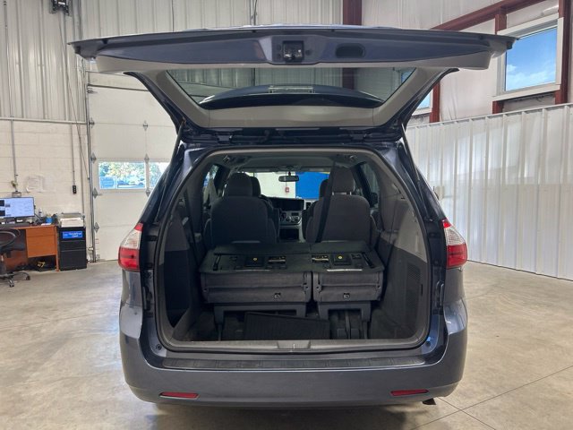Used 2017 Toyota Sienna LE AWD/4WD image 19