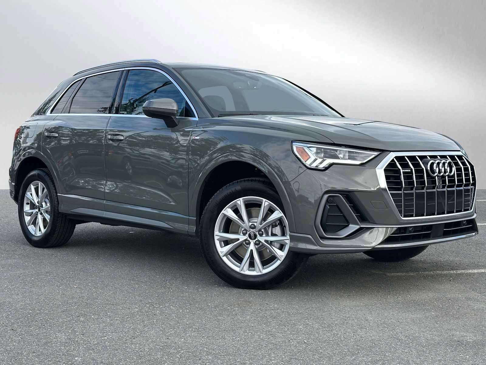 New 2025 Audi Q3 2.0T Premium