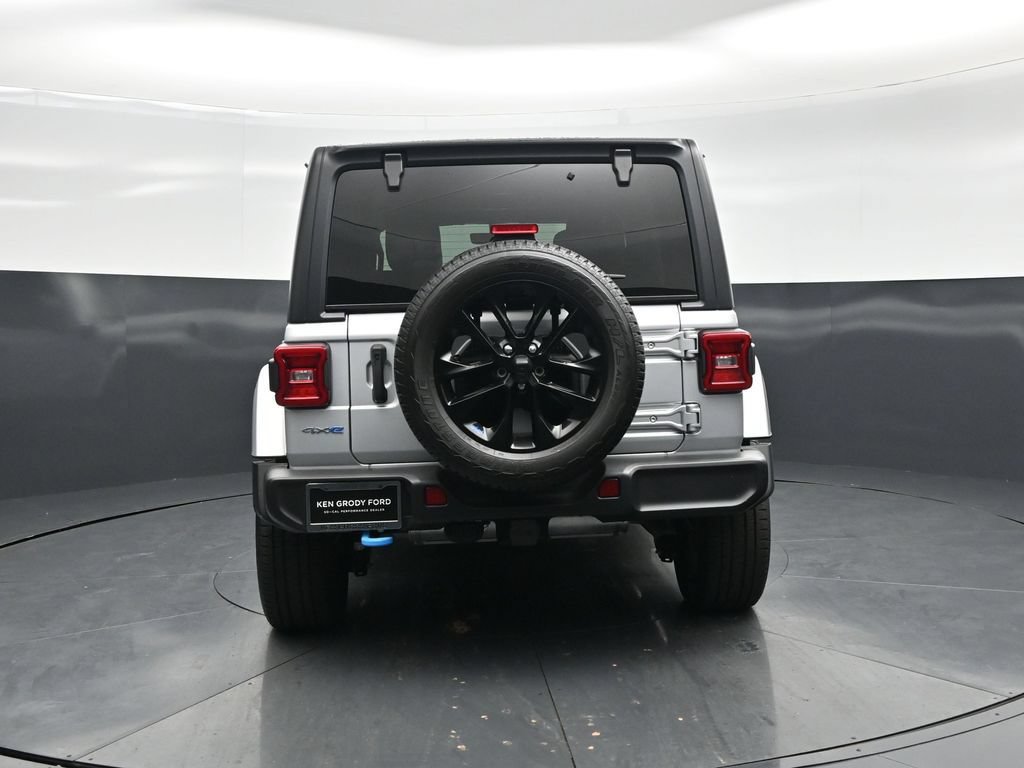 Used 2023 Jeep Wrangler Unlimited Sahara w/ Cold Weather Group AWD/4WD image 25