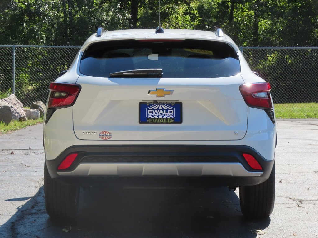 Used 2024 Chevrolet Trax LT w/ Driver Confidence Package image 18
