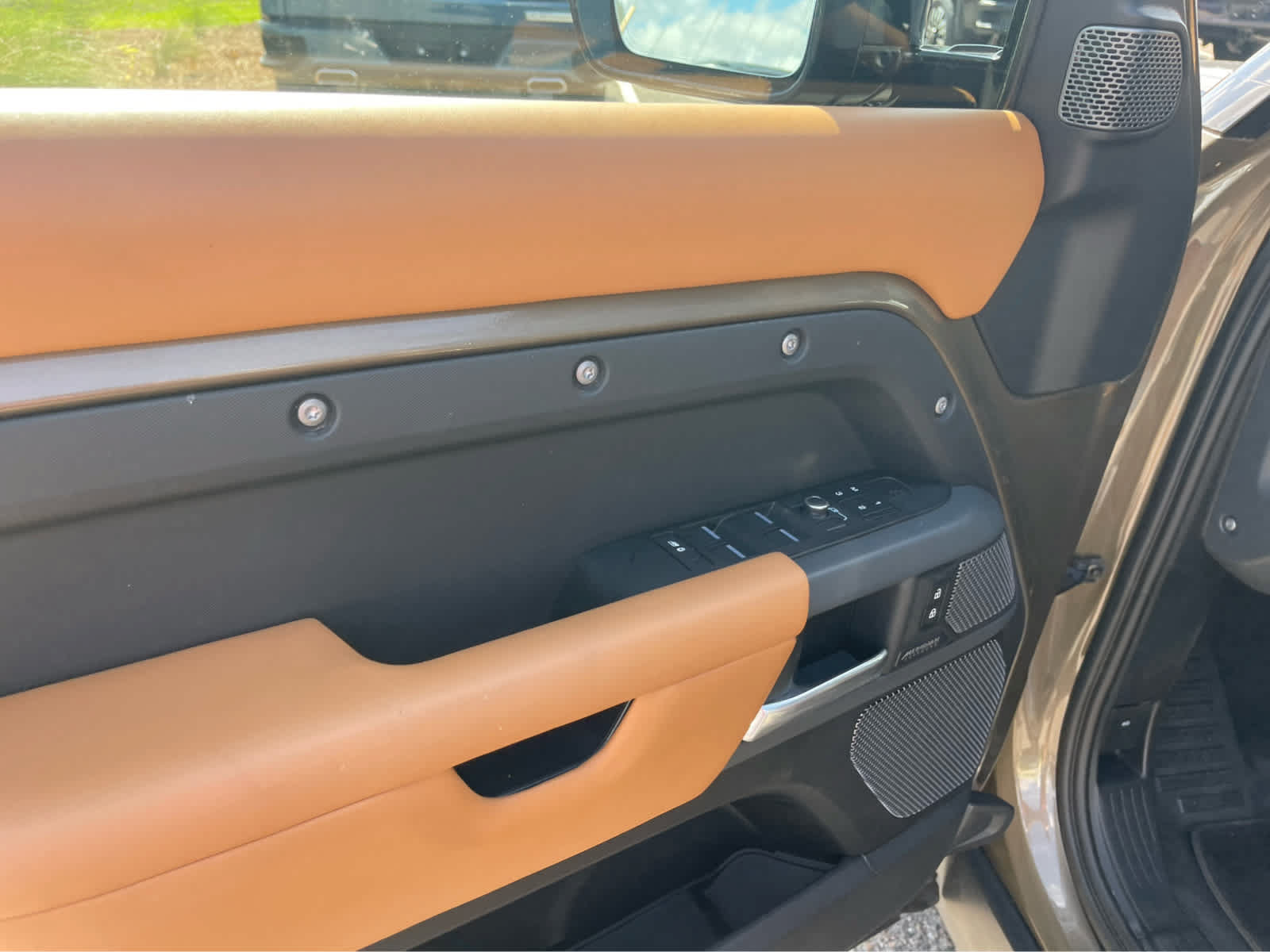 Used 2022 Land Rover Defender 110 X AWD/4WD image 11