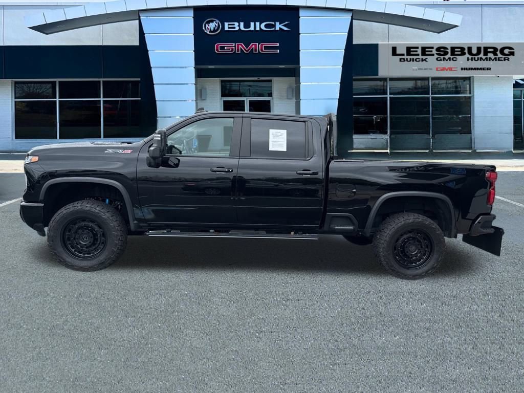 Used 2024 Chevrolet Silverado 2500 ZR2 w/ Technology Package image 4