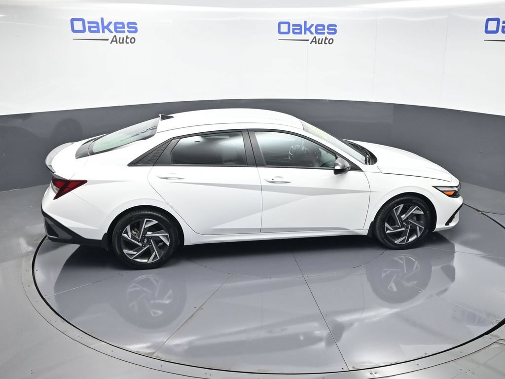 Used 2025 Hyundai Elantra Sport FWD image 48