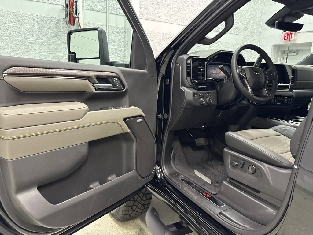 New 2026 Chevrolet Silverado 2500 ZR2 AWD/4WD image 15