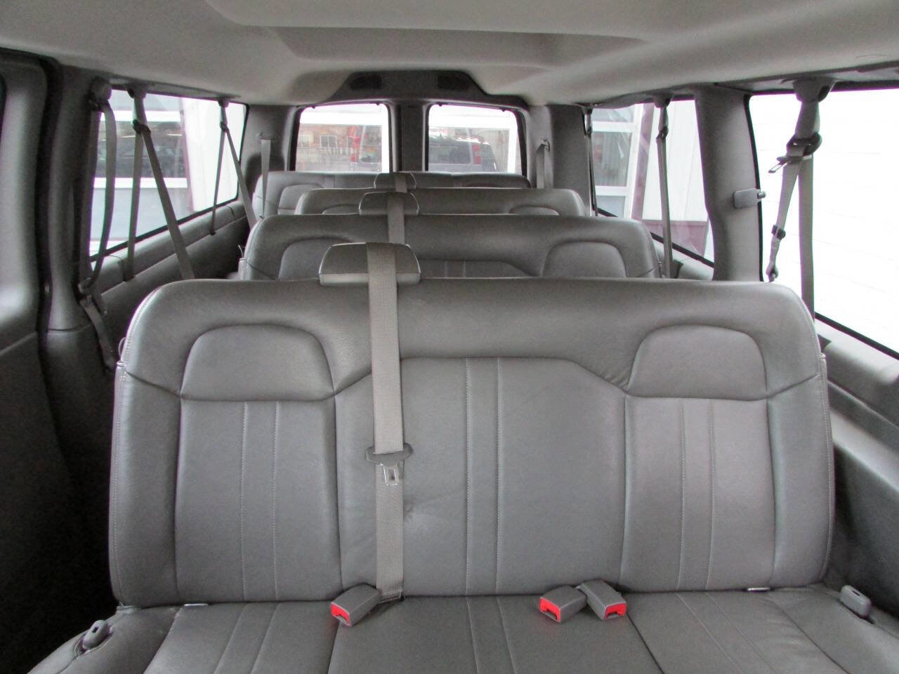 Used 2017 Chevrolet Express 3500 LS image 8