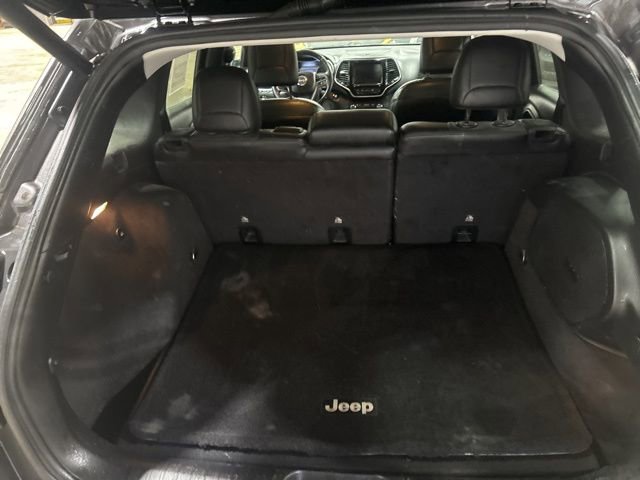 Used 2019 Jeep Cherokee Overland w/ Technology Group image 5