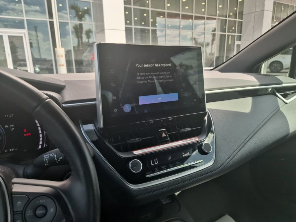 Used 2025 Toyota Corolla SE w/ SE Premium Package image 7