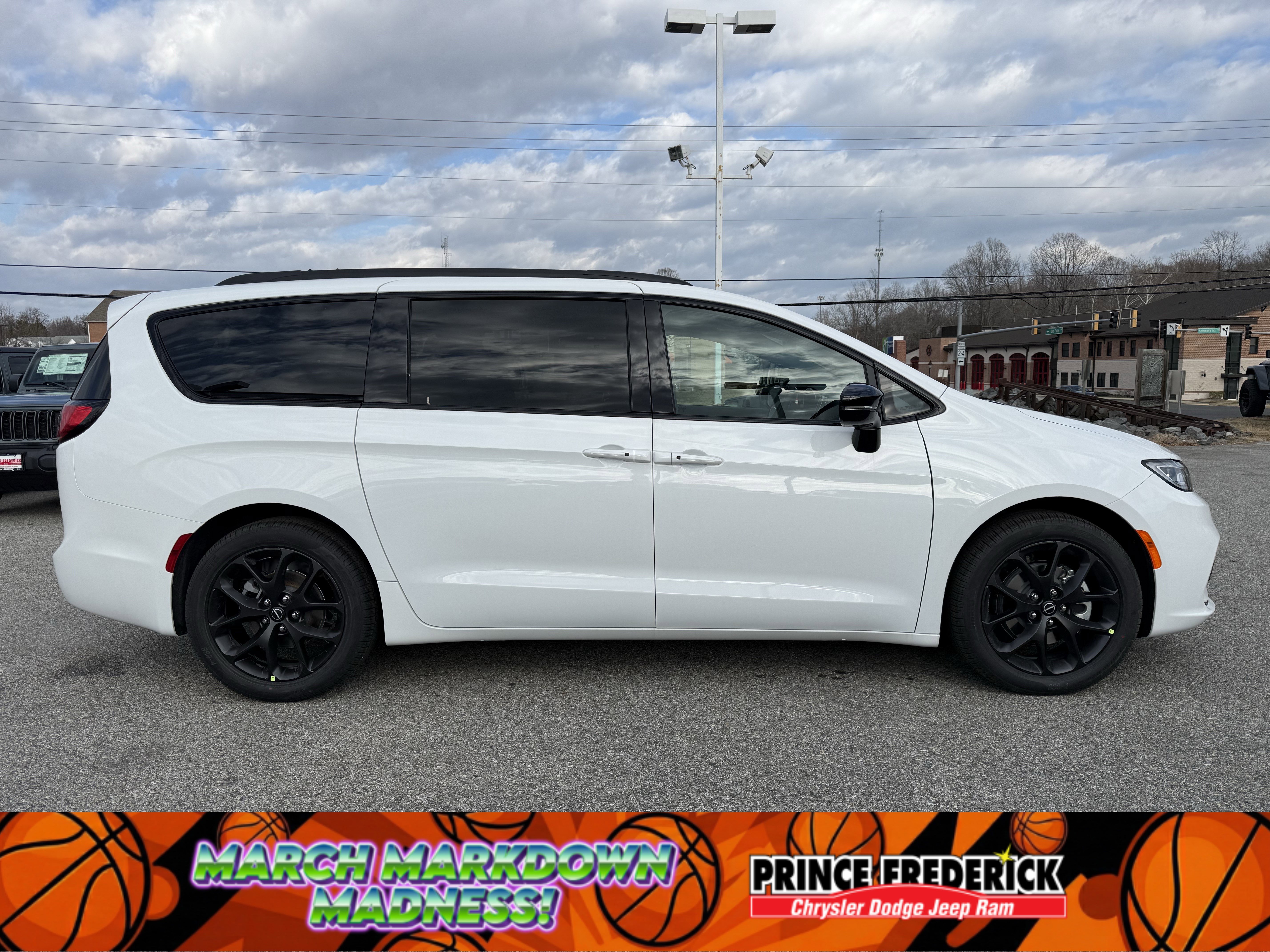 New 2026 Chrysler Pacifica Select image 2