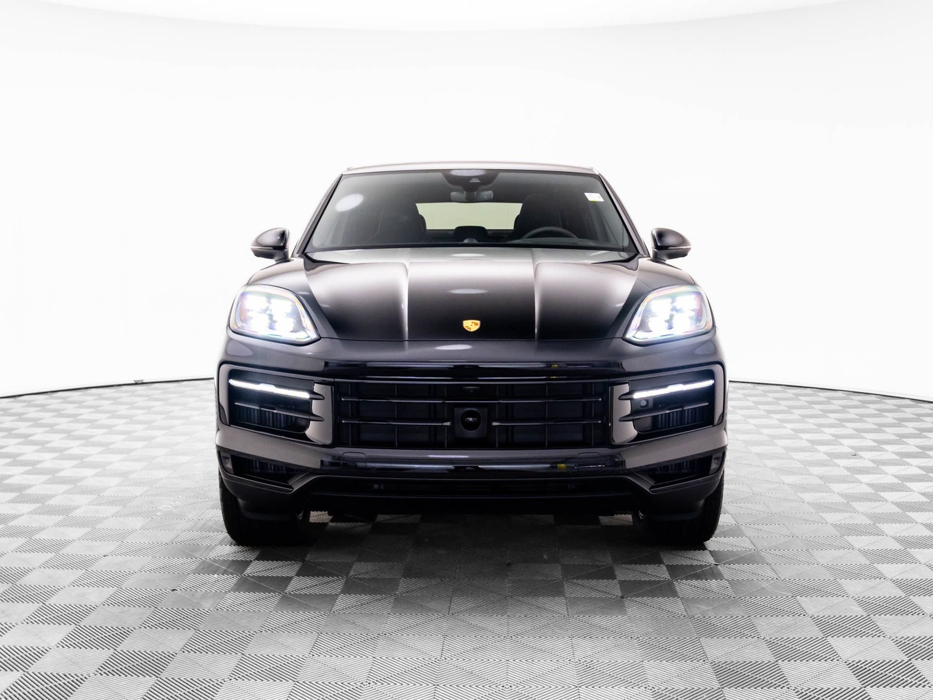Certified 2025 Porsche Cayenne E-Hybrid Coupe AWD/4WD image 9