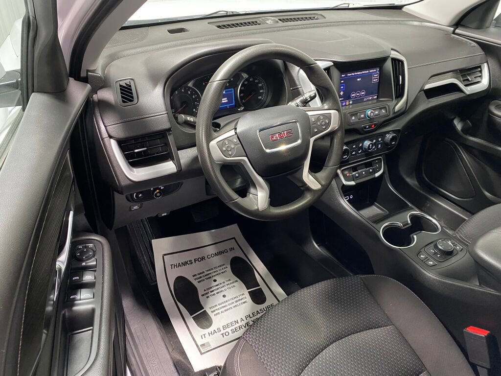 Used 2023 GMC Terrain SLE w/ Driver Convenience Package image 2
