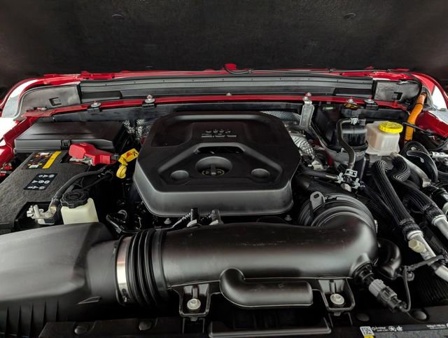 Used 2025 Jeep Wrangler Unlimited Sahara w/ Safety Group AWD/4WD image 28