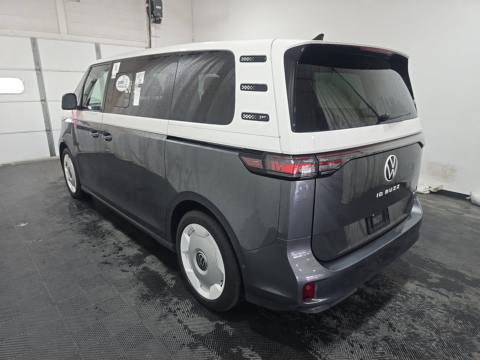 Used 2025 Volkswagen ID. Buzz 1st Edition AWD/4WD image 3