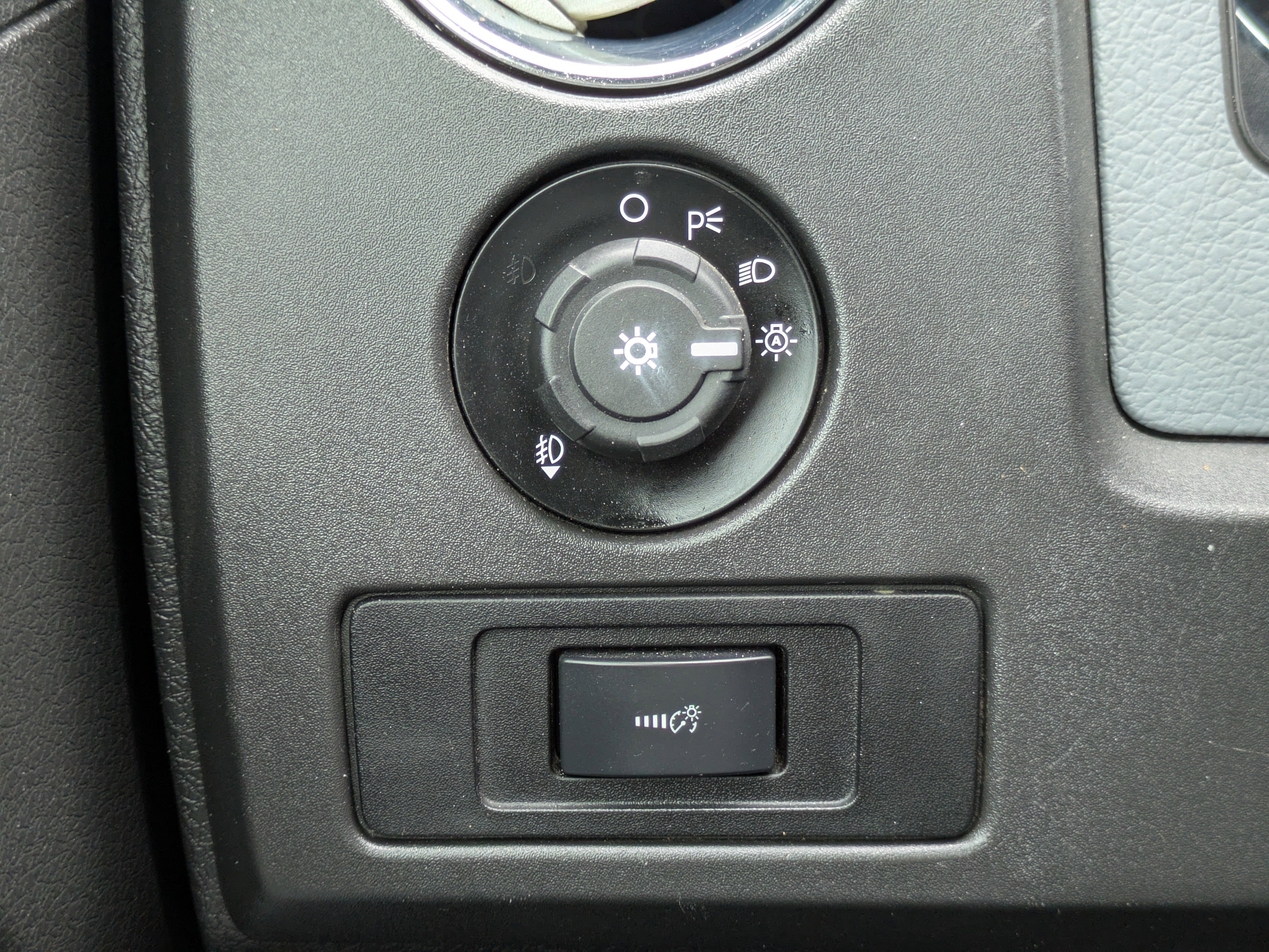 Used 2014 Ford F150 XLT w/ Equipment Group 302A Luxury AWD/4WD image 21
