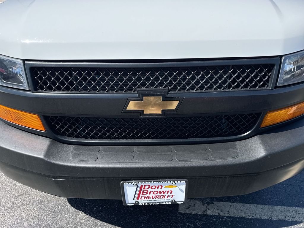 Used 2025 Chevrolet Express 2500 Extended w/ Driver Convenience Package RWD image 65