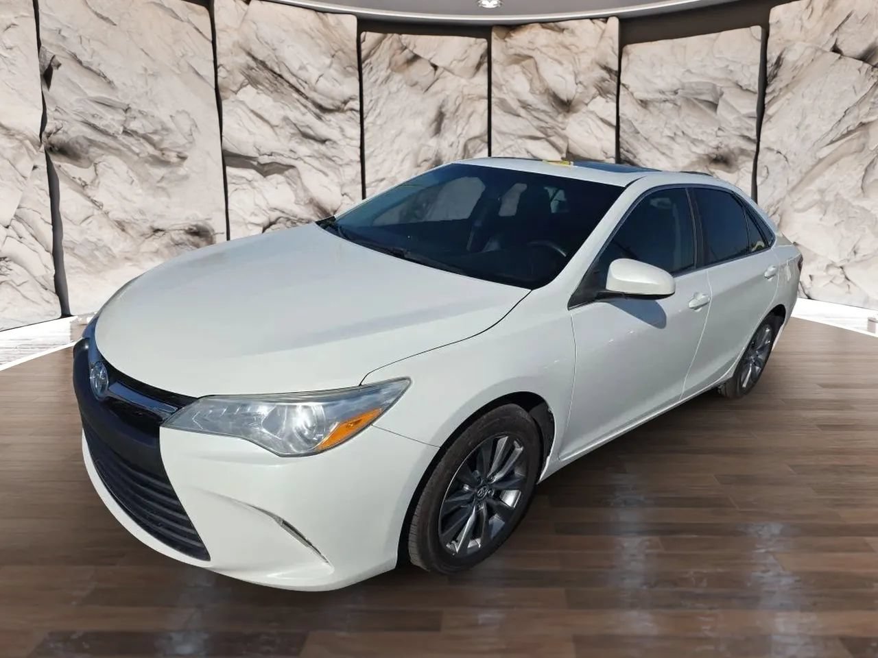 Used 2017 Toyota Camry XLE w/ Moonroof Package FWD image 1