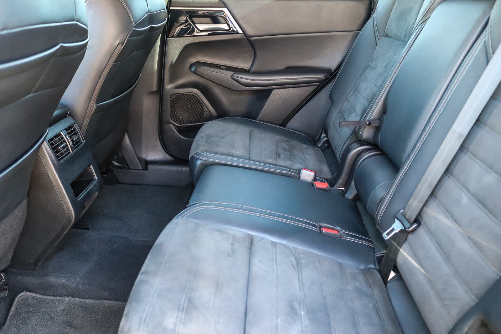 Used 2023 Mitsubishi Outlander SE AWD/4WD image 18