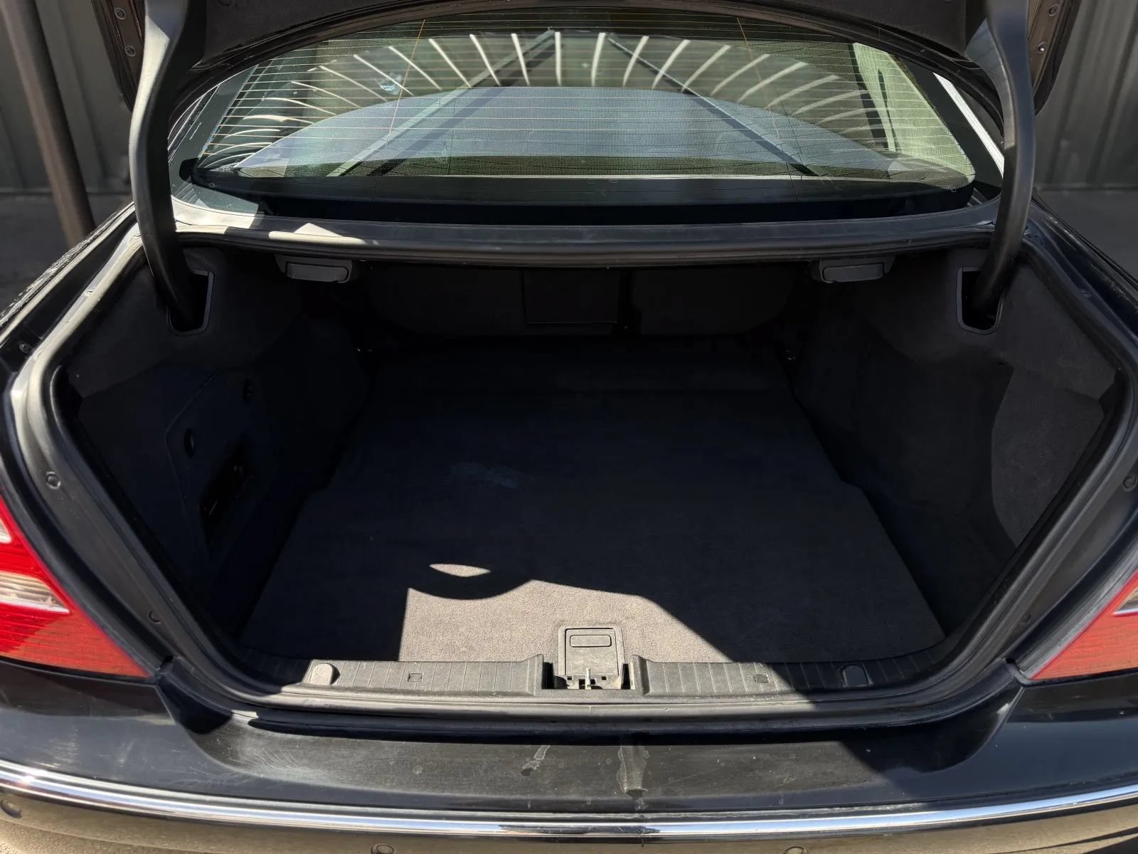 Used 2005 Mercedes-Benz E 500 Sedan image 16
