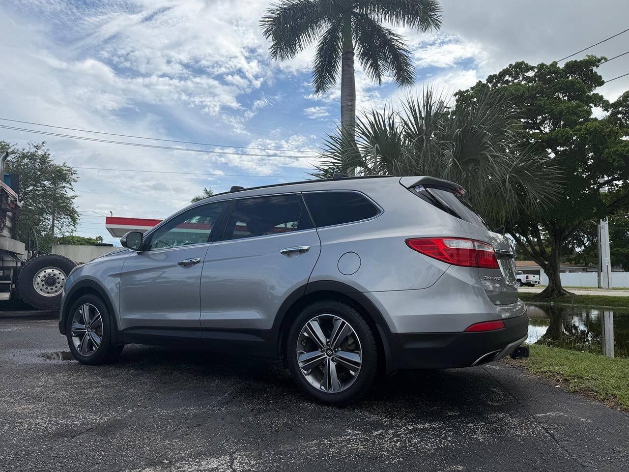 Used 2015 Hyundai Santa Fe GLS w/ Option Group 02 FWD image 2