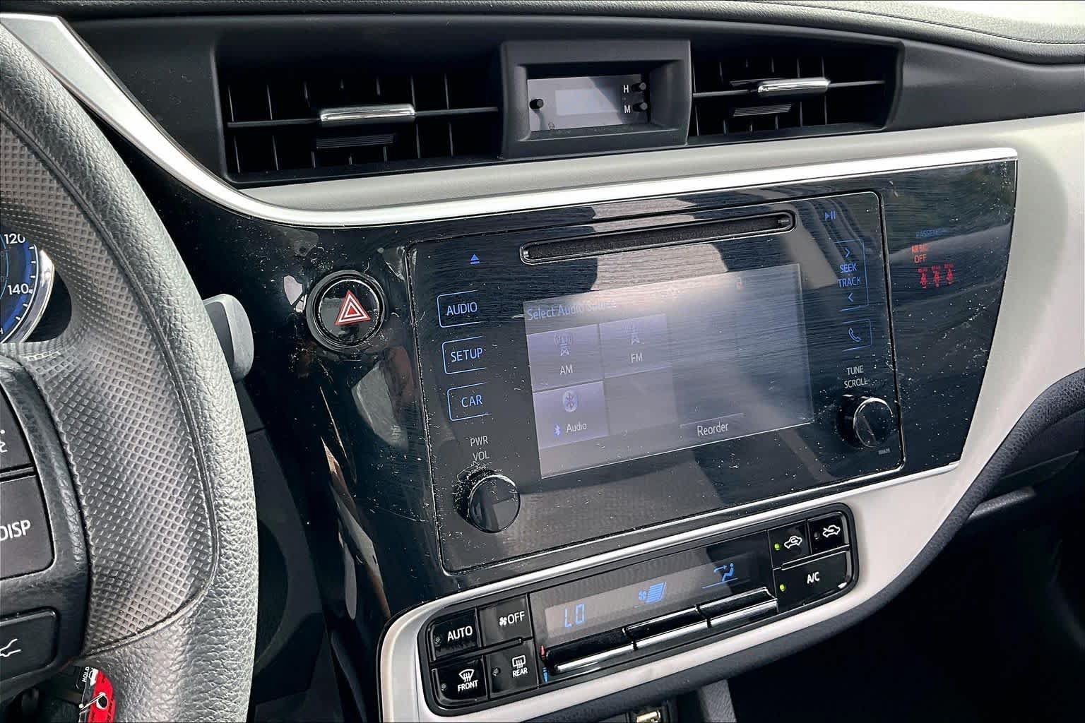 Used 2018 Toyota Corolla LE FWD image 6