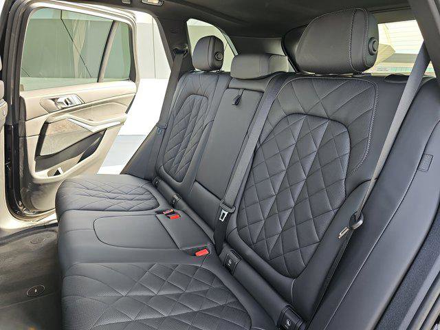Used 2025 BMW X5 sDrive40i w/ Climate Comfort Package image 14