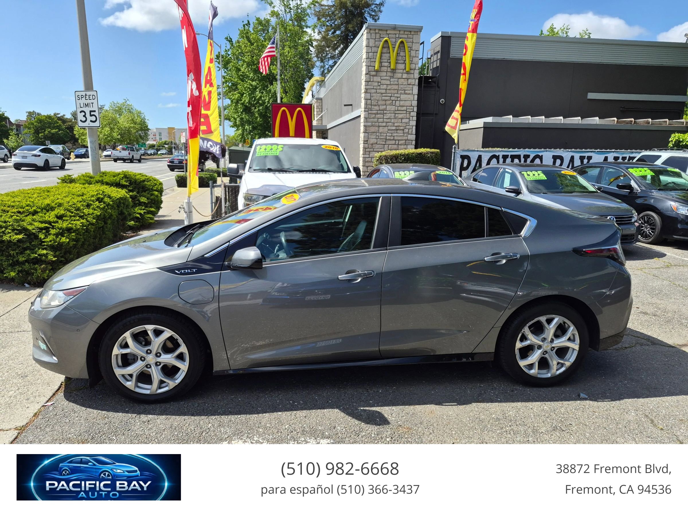 Used 2017 Chevrolet Volt Premier w/ Driver Confidence II Package FWD image 4