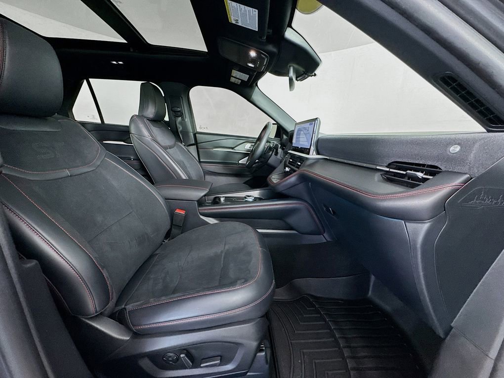 Used 2025 Ford Explorer ST w/ Sun And Sound Package image 31