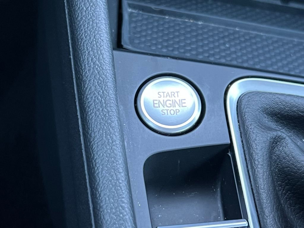 Used 2025 Volkswagen Jetta SE FWD image 25