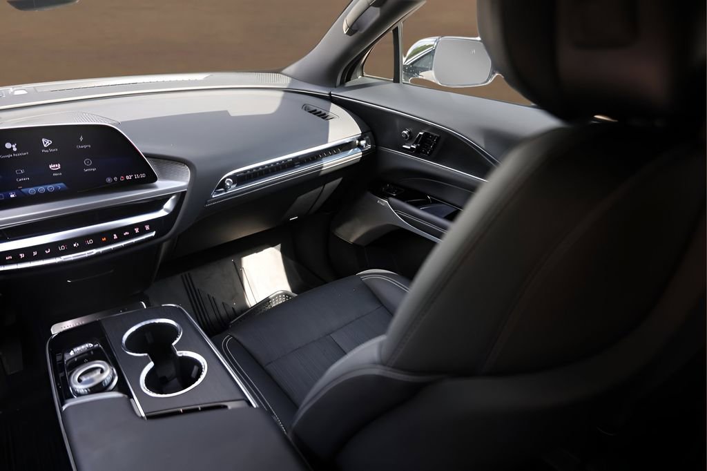 Used 2025 Cadillac Lyriq Luxury w/ LPO, Floor Liner Package image 26