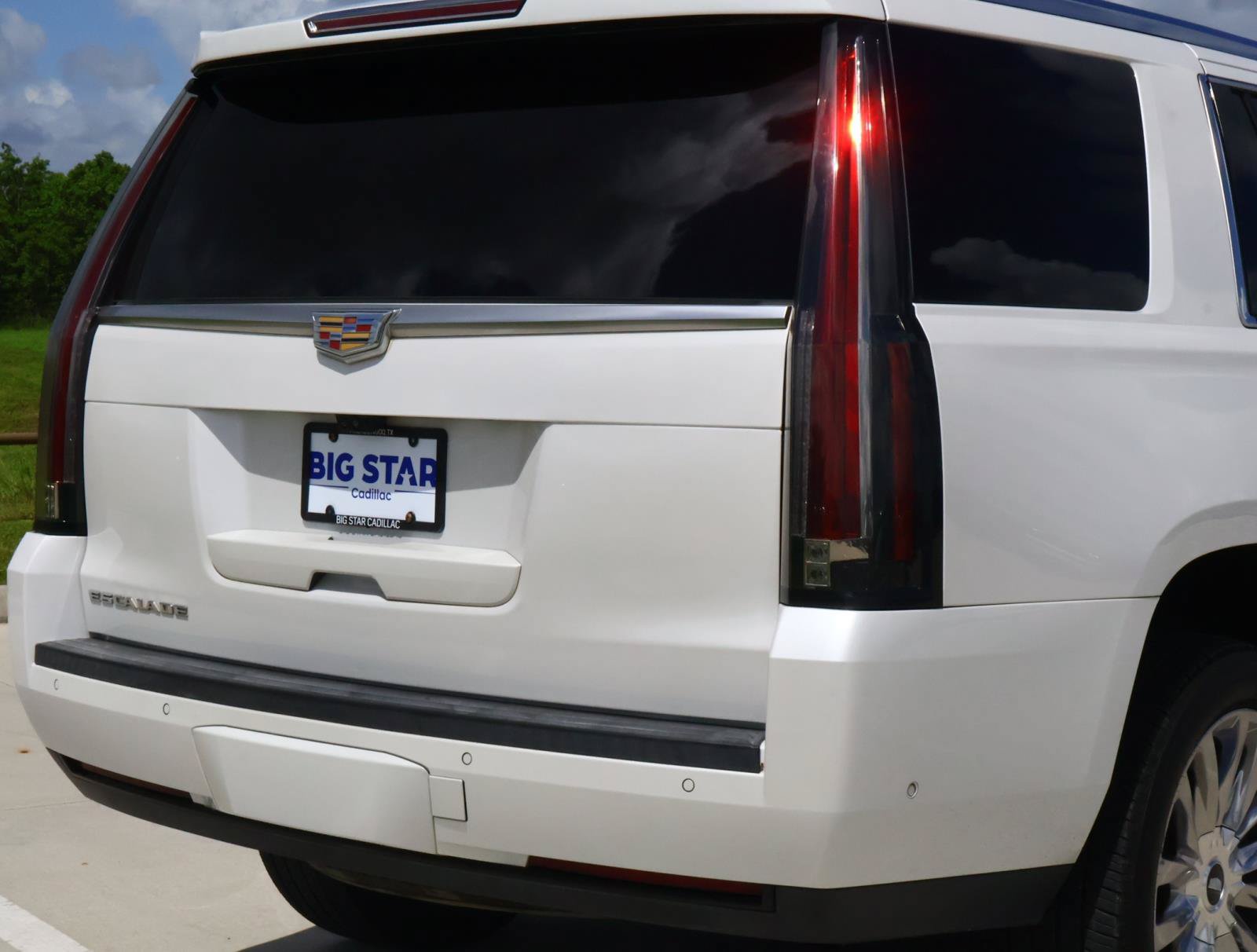 Used 2018 Cadillac Escalade Luxury RWD image 11
