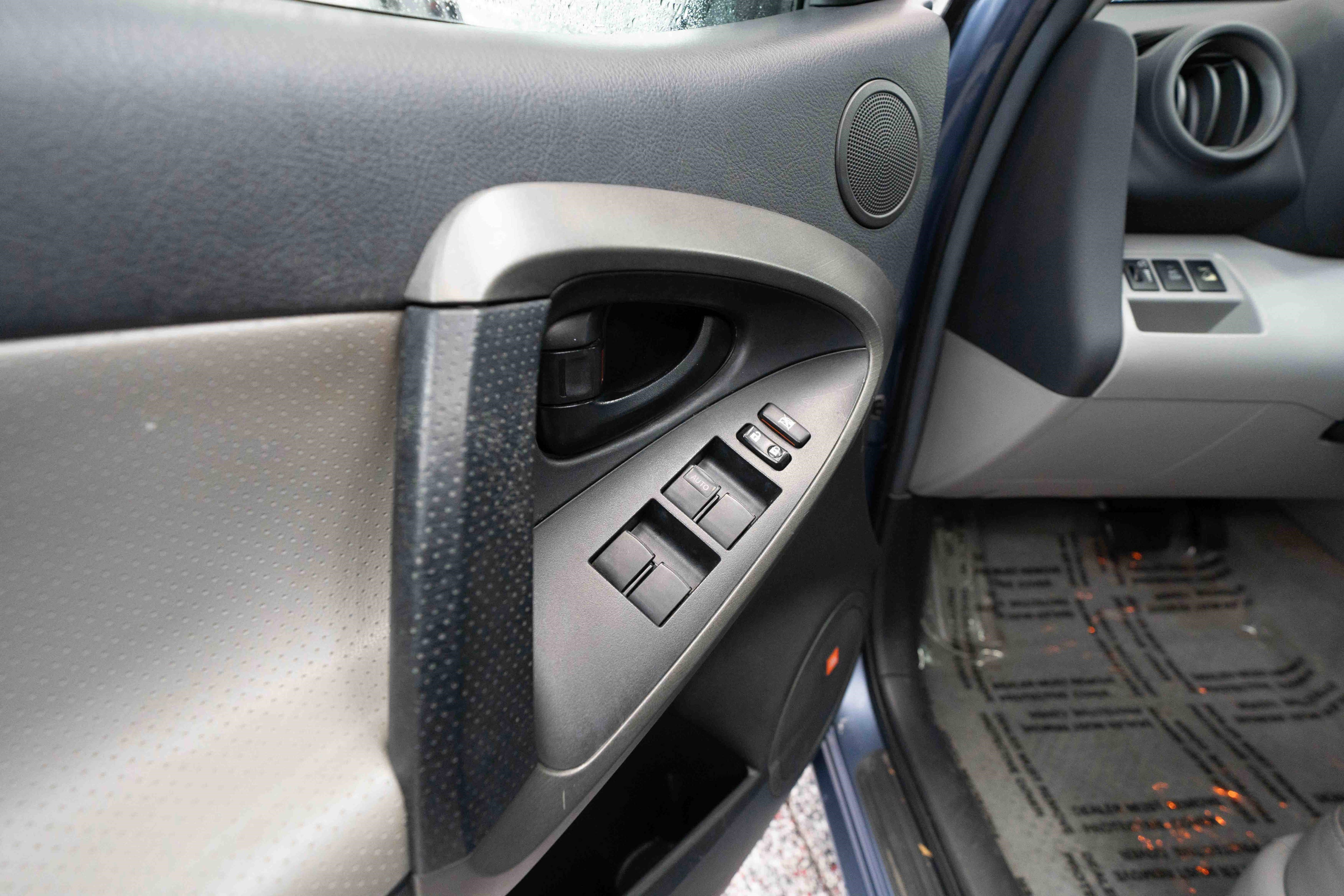 Used 2009 Toyota RAV4 Limited image 7