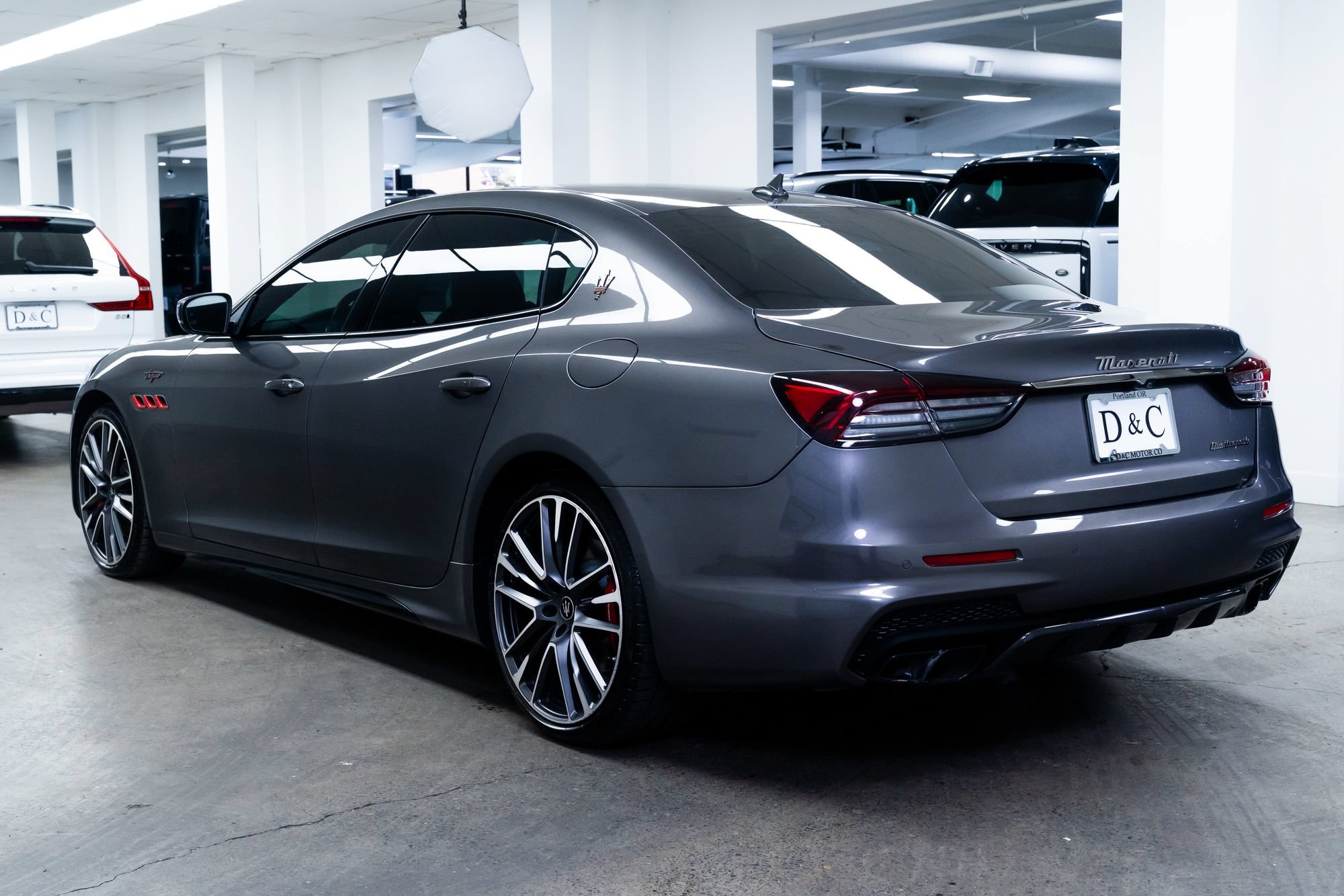 Used 2022 Maserati Quattroporte Trofeo RWD image 4